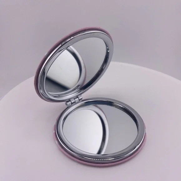 Hello Kitty Pink Bow Compact Mirror glitter rainfall- New - Picture 5 of 6